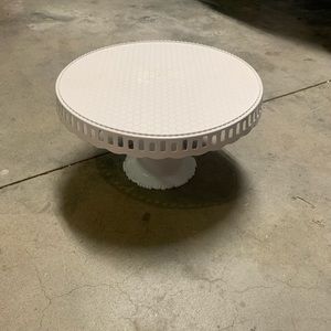 Cake stand 14” white plastic